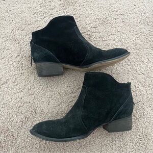 Seychelles Black Suede Zippered Ankle Boot Booties Size 7